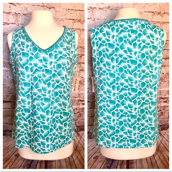 Turquoise Animal print active top - Picture 1 of 5